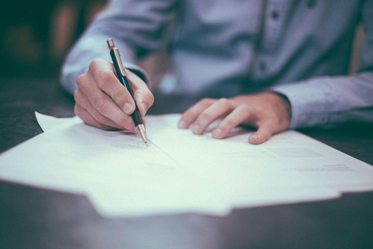 Qué es la ratificación del perito en juicio y por qué importa tanto